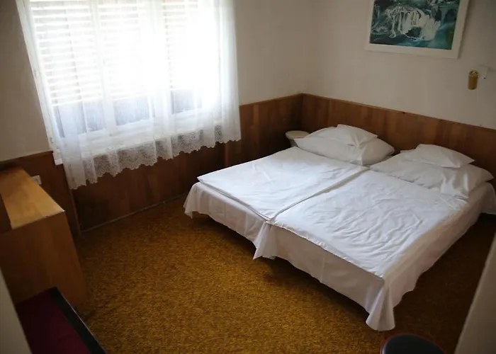 Simply Szallo בית הארחה